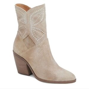 NWOT Lucky Brand Lakelon Beige Suede Studded Western Cowboy Ankle Boots Size 11